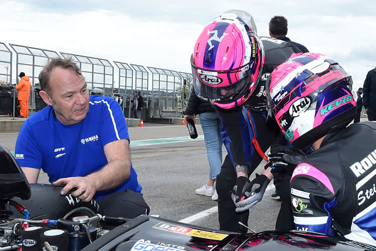 Maik Steinhausen (li.), der Vater des WM-Erfolges, mit Harry Payne und Kevin Rousseau