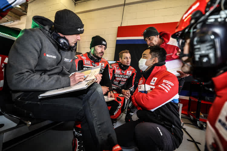 Trotz Bestzeit gab es bei Yoshimura SERT Motul einiges zu besprechen