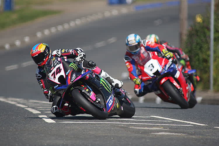 Die Top-3 im zweiten Superstock-Rennen: Davey Todd vor Dean Harrison und Peter Hickman