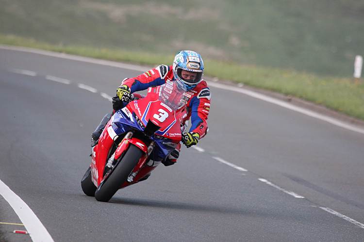 Dean Harrison lässt im Superstock-Rennen seinen Gegnern keine Chance