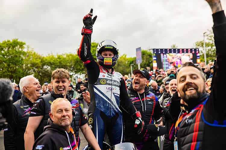 Die Freude bei Michael Evans und dem Dafabet Racing Team währte nur kurz