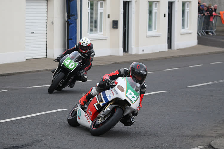 Chris Meyer setzt sich im Moto2/125GP-Rennen durch