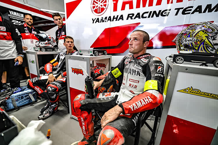 Schuldbewusster Blick von Jack Miller nach seinem Sturz im Qualifying