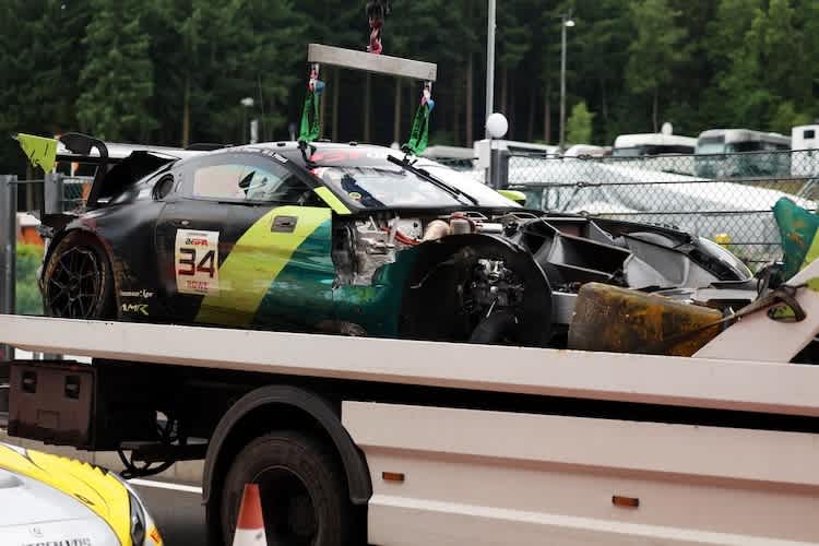 Der zerstörte Aston Martin