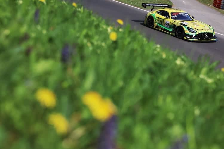 Maro Engel auf der Pole-Position für Lauf zwei in Brands Hatch