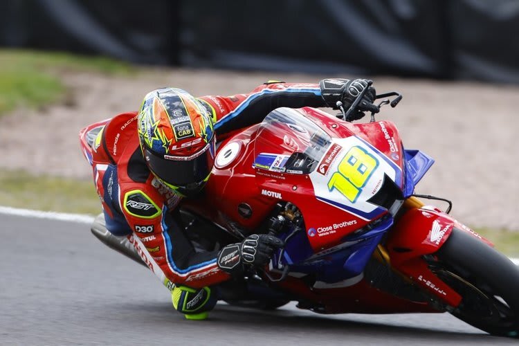 Thomas Bridewell greift in Donington Park an