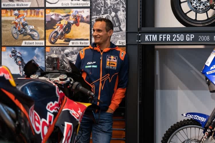 Alex Hofmann als Experte im KTM-Museum