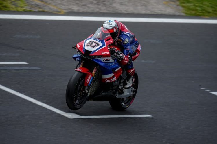 Die Schwinge aus der BSB an der Honda von Xavi Vierge