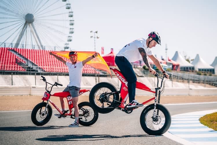Zeit zum Spielen auf zwei Rädern. Die GASGAS-Models Acosta und Fernandez
