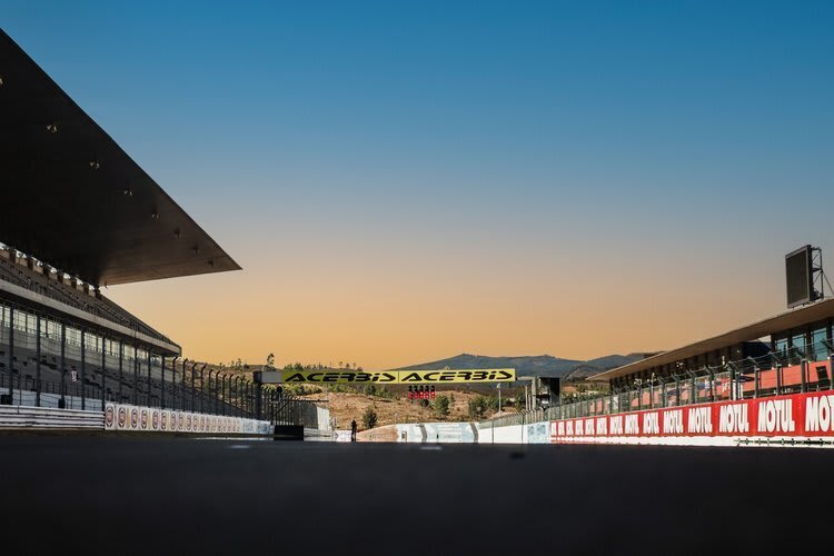 In Portimao wird bis zum Sonnenuntergang gefahren