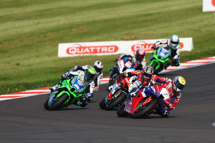 Harter Kampf in Donington Park