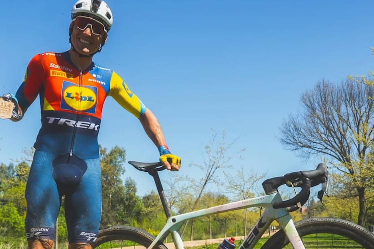 Aleix Espargaro nach seinem siebten Rang beim 114 Gravel Race