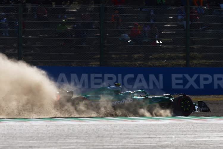 Fernando Alonso beendete das Training im Kiesbett