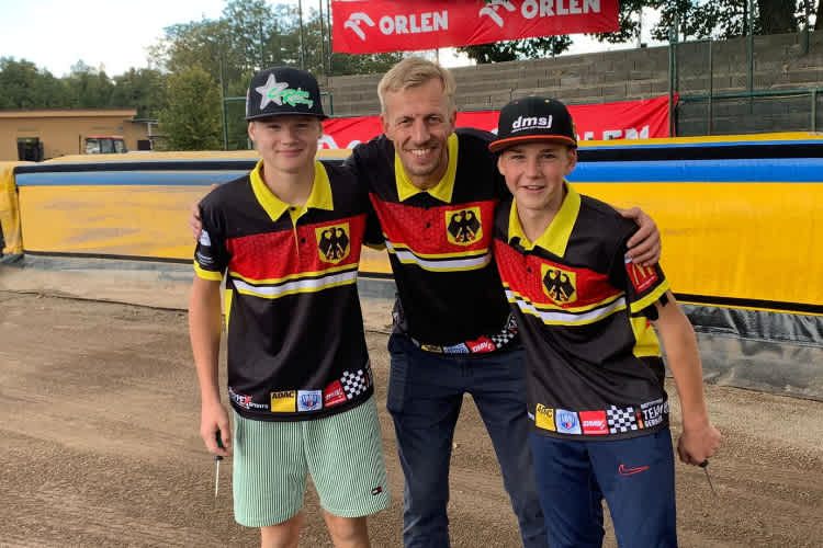 Von links: Sponsor Jörg Grohmann, Matze Bartz, Kevin Wölbert und Norick Blödorn