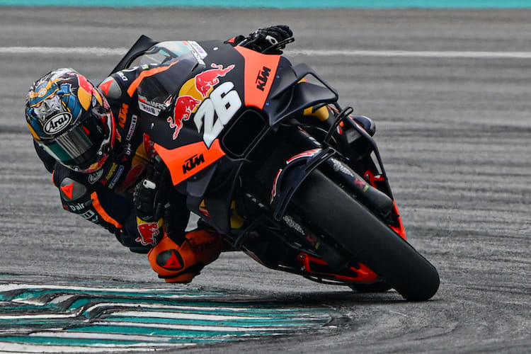 Dani Pedrosa beschäftigte sich mit den KTM RC16 von Pedro Acosta