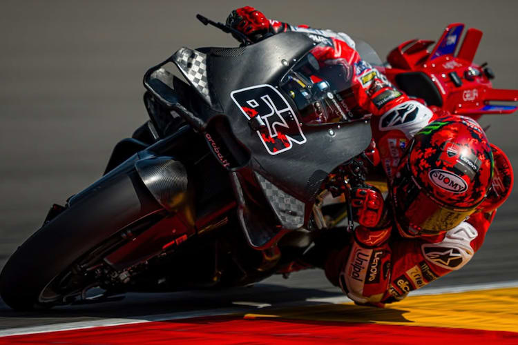 Pecco Bagnaia testete eine neue Verkleidung sowie eine Schwinge und war happy
