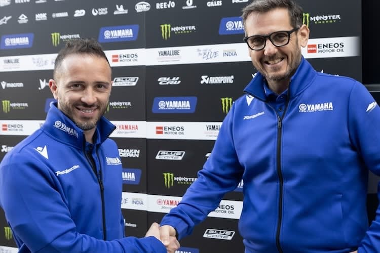 Hand drauf: Motorsport-Chef Paolo Pavesio und Andrea Dovizioso verlängern die Zusammenbeit bis Ende 2027