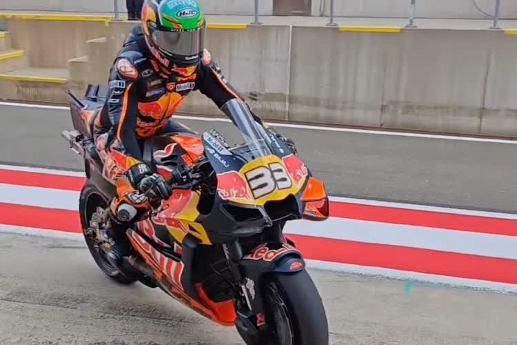 Die KTM RC16 von Brad Binder mit abgebrochenem Flügel