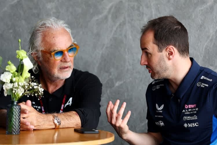 Flavio Briatore (l.) übernimmt die Aufgaben des bisherigen Alpine-Teamchefs Oliver Oakes