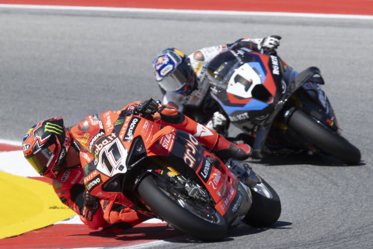 Die derzeit besten Superbike-Piloten: Nicolo Bulega (11) und Toprak Razgatlioglu