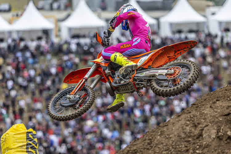 Lucas Coenen gewann den ersten MXGP-Lauf in Ernée