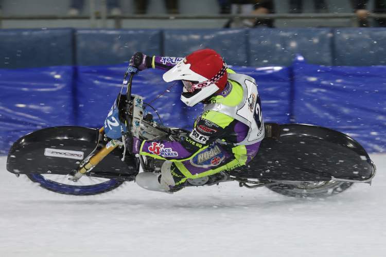 Paul Cooper vor Christian Hülshorst und Mitch Godden