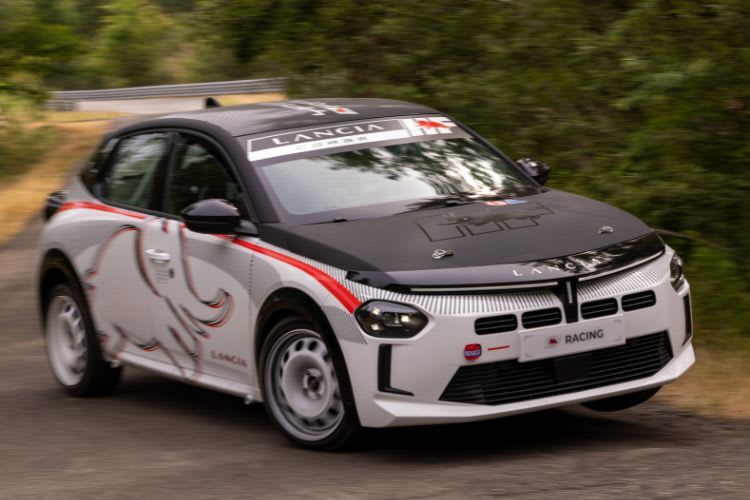 Kleines Kraftpaket mit 1,2-Liter-Turbo-Motor, der 107 kW (145 PS) Leistung abgibt: Der Lancia Ypsilon HF Racing