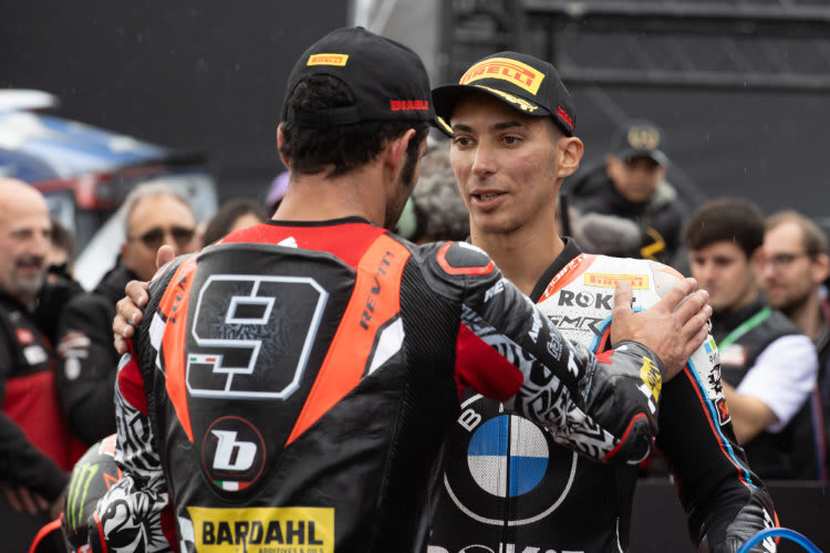 BMW-Star Toprak Razgatlioglu (re.) mit seinem Nachfolger Danilo Petrucci