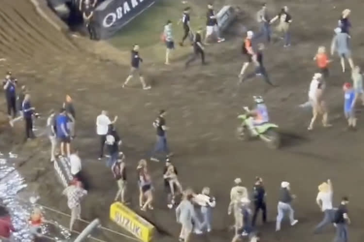 Die Zuschauer in Daytona stürmten noch während des Rennens die Strecke