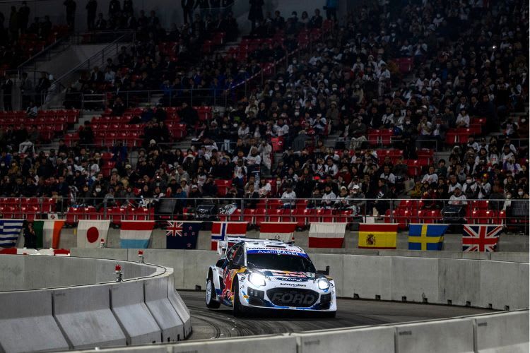 Ford-Pilot Adrien Fourmaux gewinnt das erste Stadium-Superspecial beim Japan-Auftakt