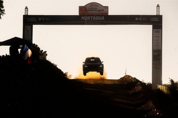 Weite, spektakuläre Sprünge: Ein traditionelles Merkmal der Rallye Portugal :