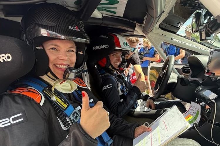 Politik trifft auf Sport: Bundestagespräsidentin Julia Klöckner als Beifahrerin von Rallye-Hoffnung Claire Schönborn
