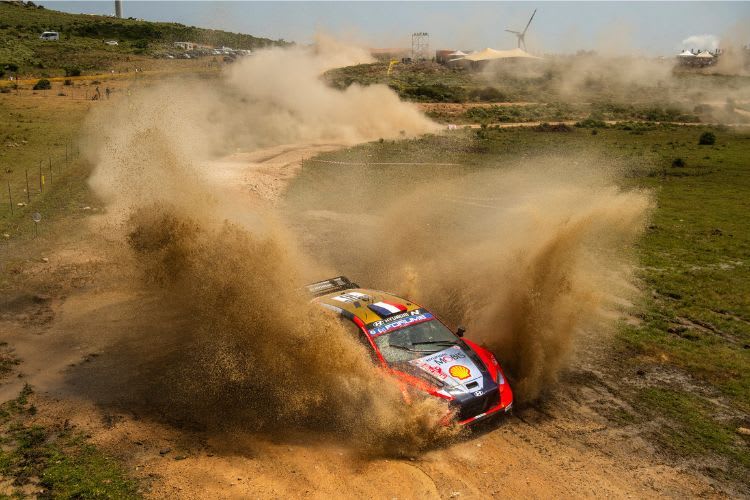 Adrien Formaux (Hyundai) provoziert Sandsturm und liegt auf Platz zwei