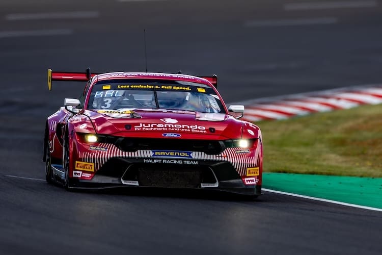 David Schumacher startet im roten Ford Mustang vom Haupt Racing Team