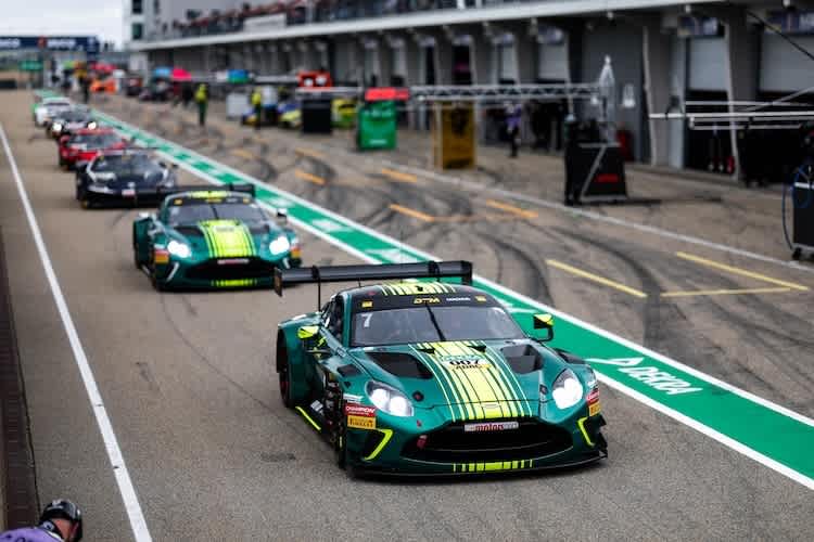 Die Aston Martin von Comtoyou Racing