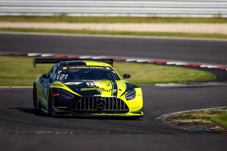 SR Motorsport by Schnitzelalm fuhr die Bestzeit