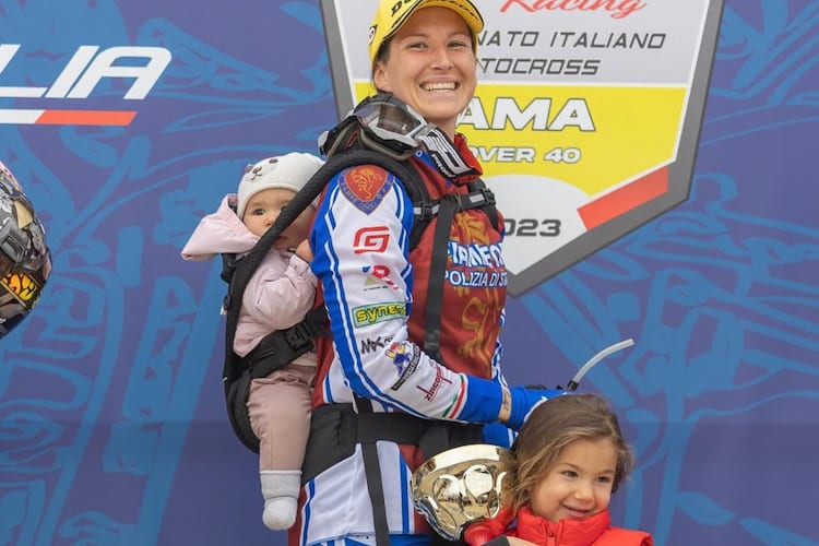 Kiara Fontanesi mit ihren Töchtern