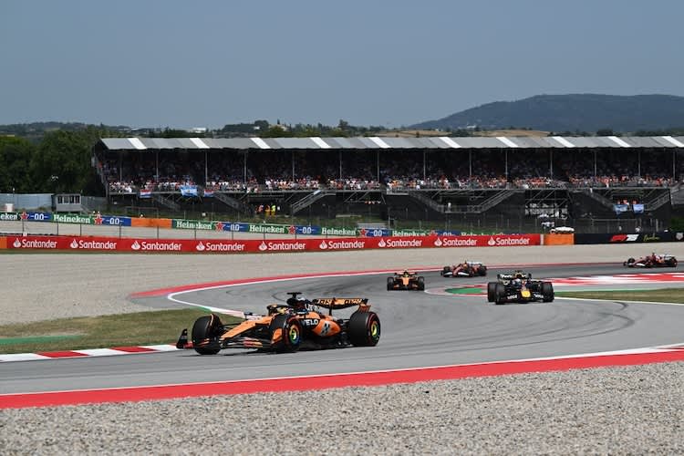 Piastri in der ersten Rennphase vor Verstappen und Norris