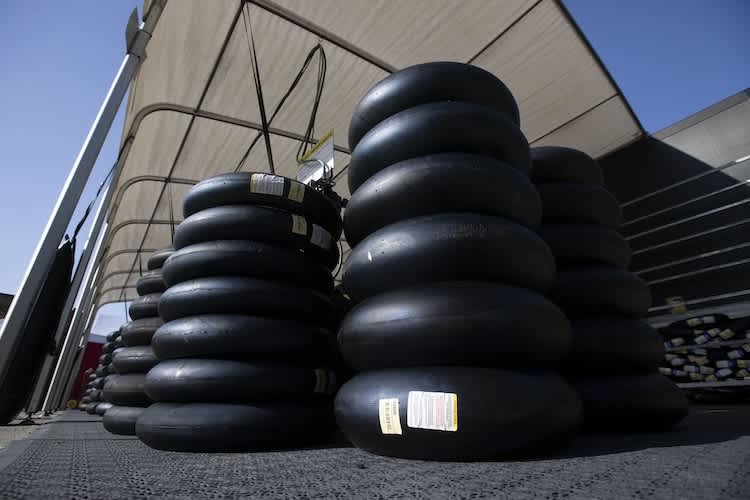 Im Juni sollen erstmals Pirelli-Slicks bei einem MotoGP-Test zum Einsatz kommen