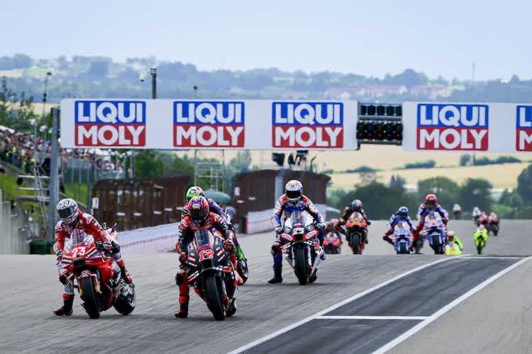 Sehenswert: Bastianini (23) bremst sich an Maverick Vinales vorbei