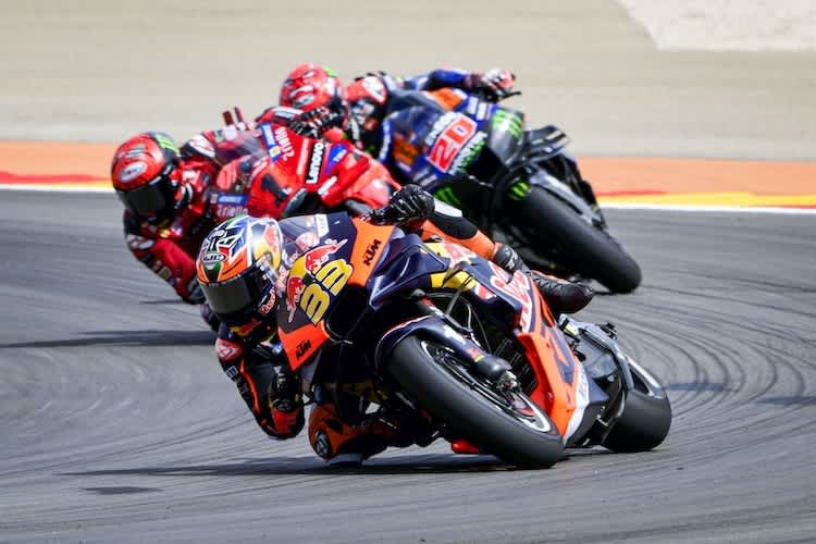 Brad Binder (6.) kam vor der Ducati mit der #1 ins Ziel