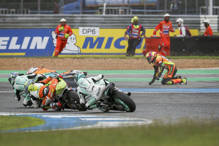 Runde 1 in Buriram: Aldeguer und Arbolino am Boden