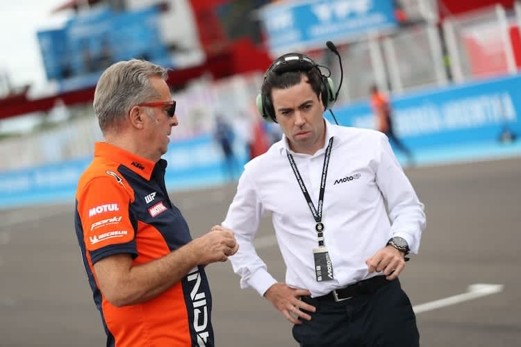 Dorna-Spitzenmanager Ezpeleta im Gespräch mit IRTA-Präsident Hervé Poncharal