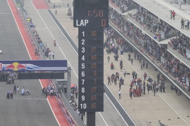 Zwei Minuten vor der offiziellen Startzeit ist das Chaos in vollem Gang