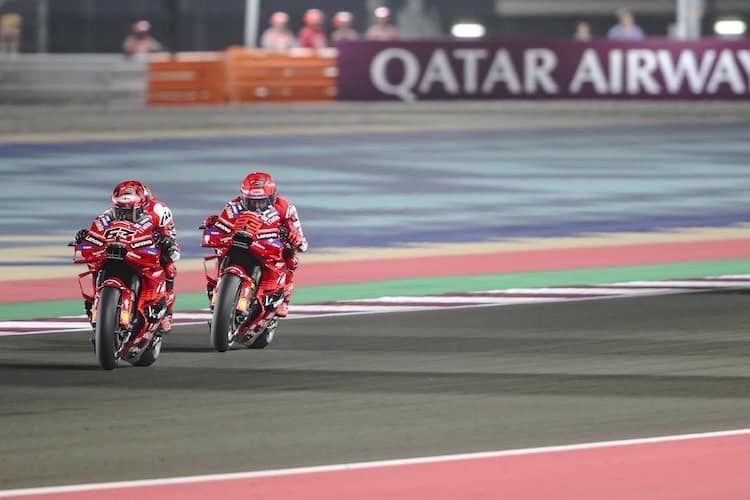 Katar-GP: Pecco Bagnaia, der von Platz 11 losgefahren war, vor Marc Marquez