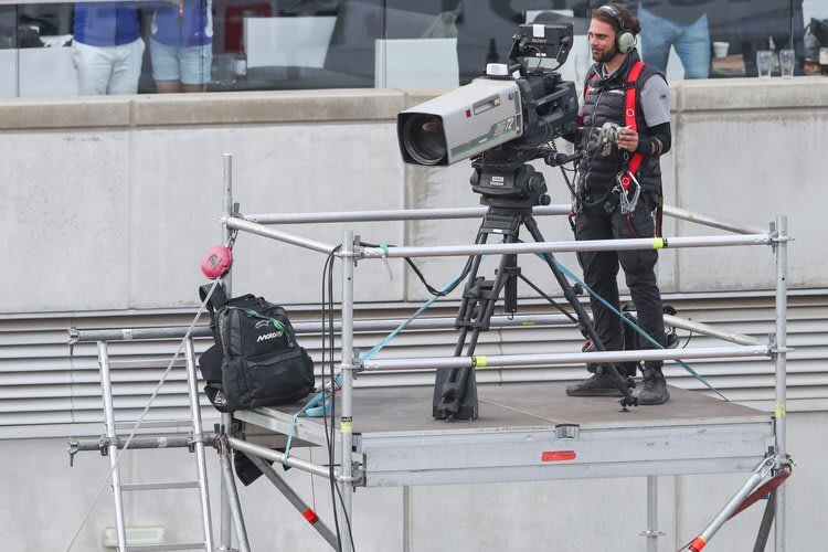 Live werden die Bilder der Kamera-Leute aus Donington nur via Streaming ausgestrahlt