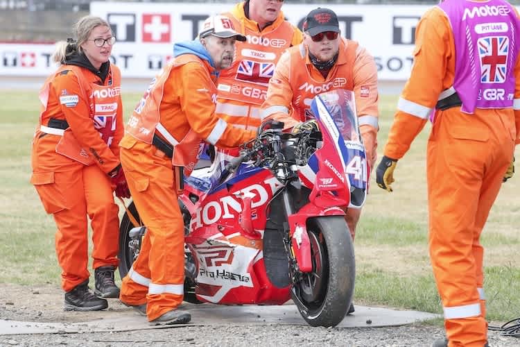 Die Entwicklungs-Honda nach dem Crash in Kurve 16
