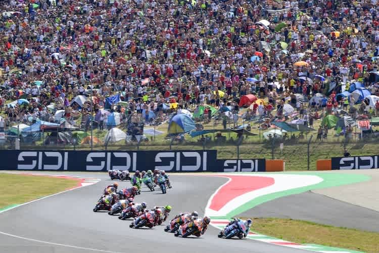 Maximo Quiles (#28) auf dem Weg zum ersten Moto3-Sieg