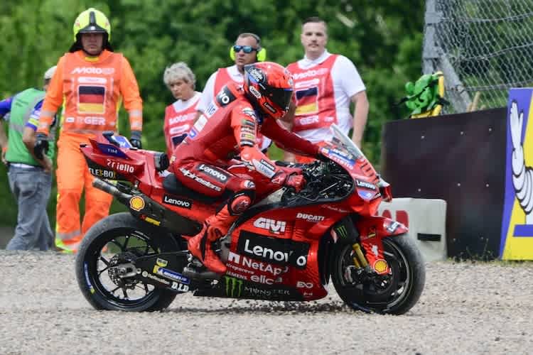 Platz 3 für Marc Marquez nach einer Runde durch den Kies