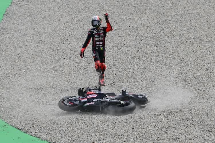 Marco Bezzecchi landete mit seiner Aprilia nach nur einer Runde im Kies von Montmelo